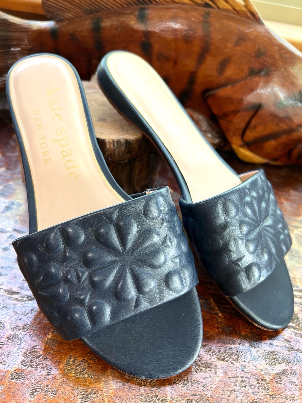 Kate Spade $178 Emmie Floral Embossed Leather Slide Sandals Flats Navy Blue 8.5